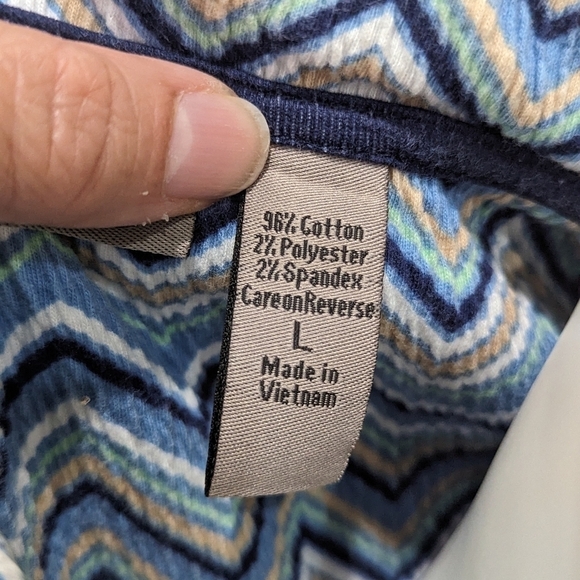 Brisas v neck collared top with blue and tan zig zag design, sz large - Picture 6 of 9